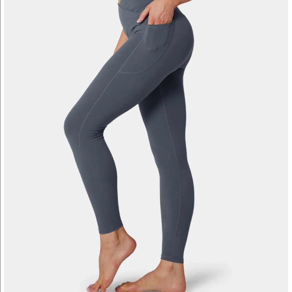 BRAND NEW Halara leggings
